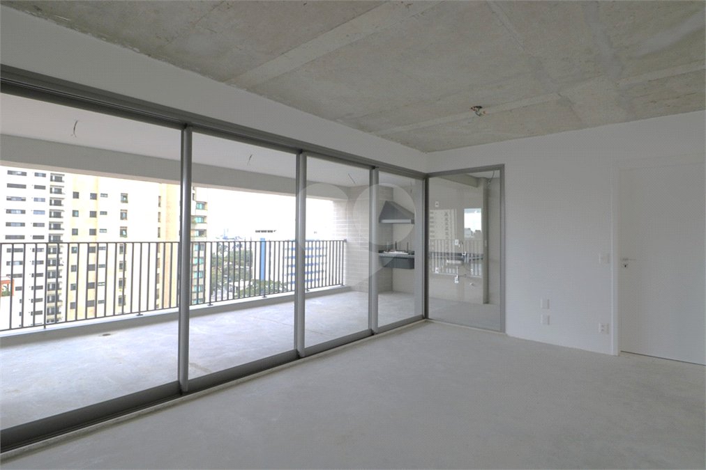Apartamento à venda com 3 suítes em Moema, São Paulo, SP