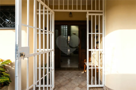 Casa a venda no Planalto Paulista, 2 suítes, 4 vagas, 230 m², quintal e localização privilegiada