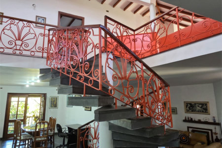 Casa à venda com 4 quartos, sendo 2 suítes, em Cidade São Francisco, São Paulo, SP