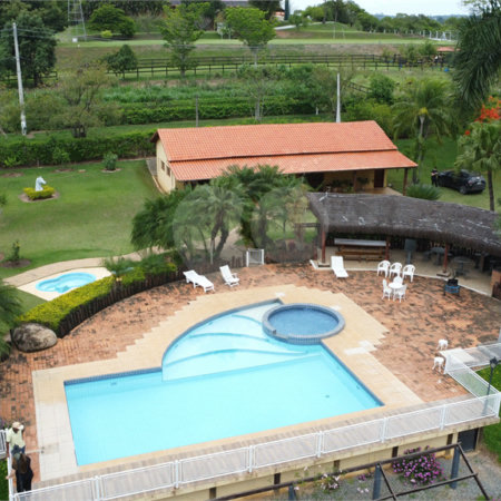 Casa à venda com 8 quartos, sendo 4 suítes, no condomínio Santa Filomena, Salto - SP