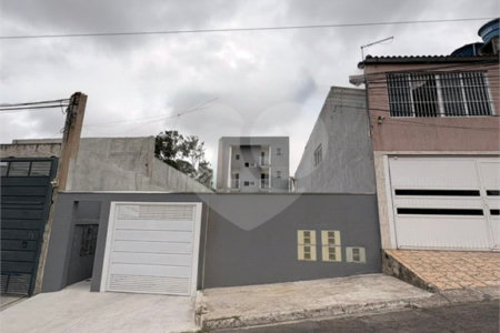 Casa à venda com 3 quartos, sendo 1 suíte, no condomínio Felipe Camarao, Poá - SP