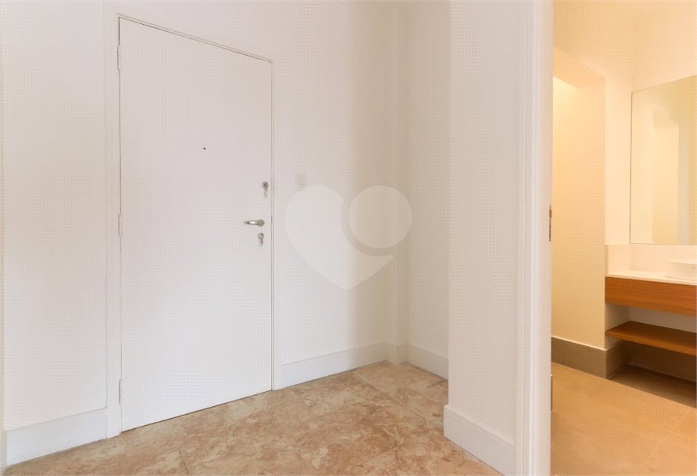 Apartamento à venda com 3 quartos, sendo 1 suíte,  em Santa Cecília, São Paulo, SP