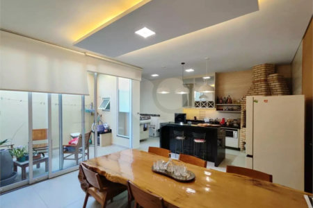 Casa à venda com 2 suítes no condomínio Parque Imperial, Salto - SP