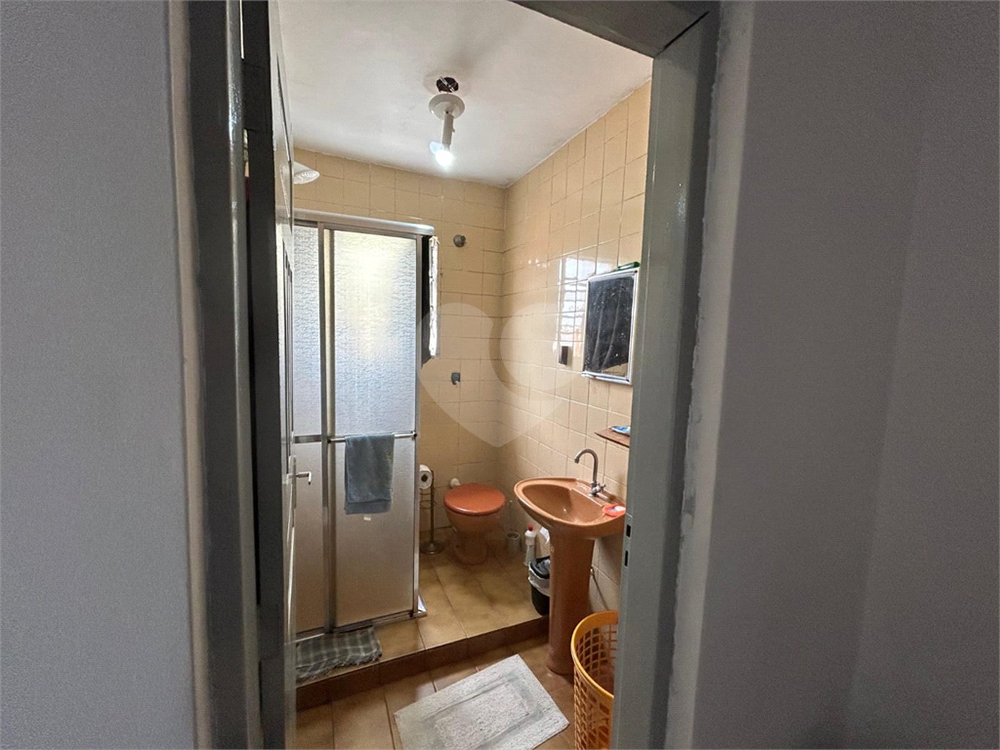 Sobrado à venda com 6 quartos, sendo 1 suíte,  em Vila do Encontro, São Paulo, SP