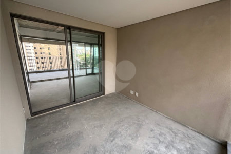 Apartamento à venda com 3 suítes em Moema, São Paulo, SP