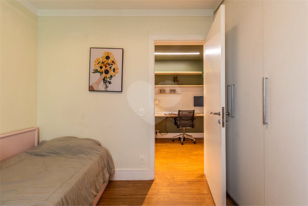 Apartamento à venda com 4 quartos, sendo 2 suítes,  em Vila Mariana, São Paulo, SP