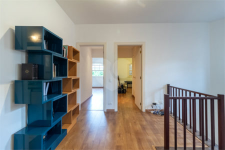 Casa à venda com 4 quartos, sendo 2 suítes,  no condomínio Vila das Flores, São Paulo - SP