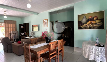 Casa à venda com 3 quartos, sendo 1 suíte,  no Centro, Santa Cruz Cabrália, BA