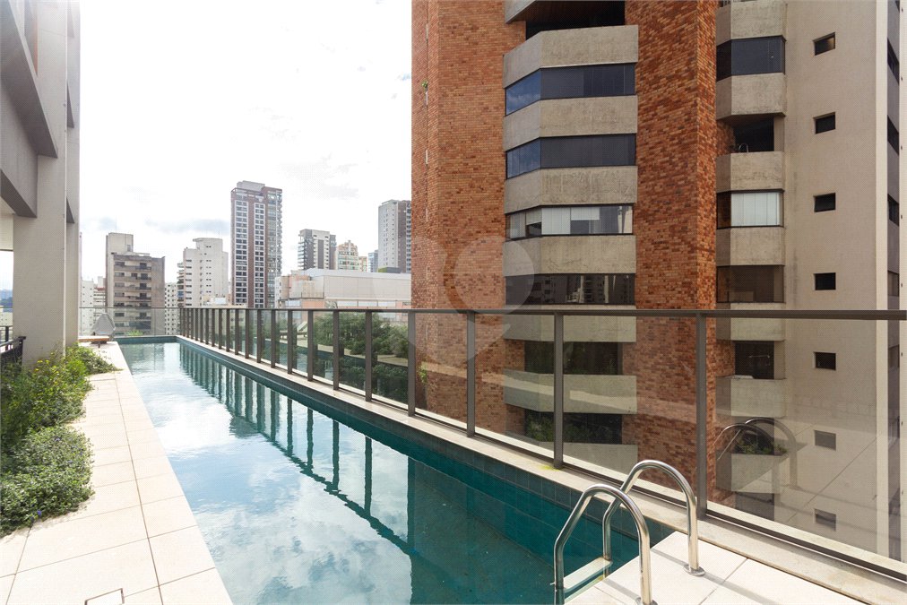Apartamento à venda ou para alugar com 3 suítes em Moema, São Paulo, SP
