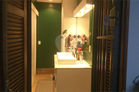 Casa à venda com 3 quartos, sendo 2 suítes, em Vila Mariana, São Paulo, SP