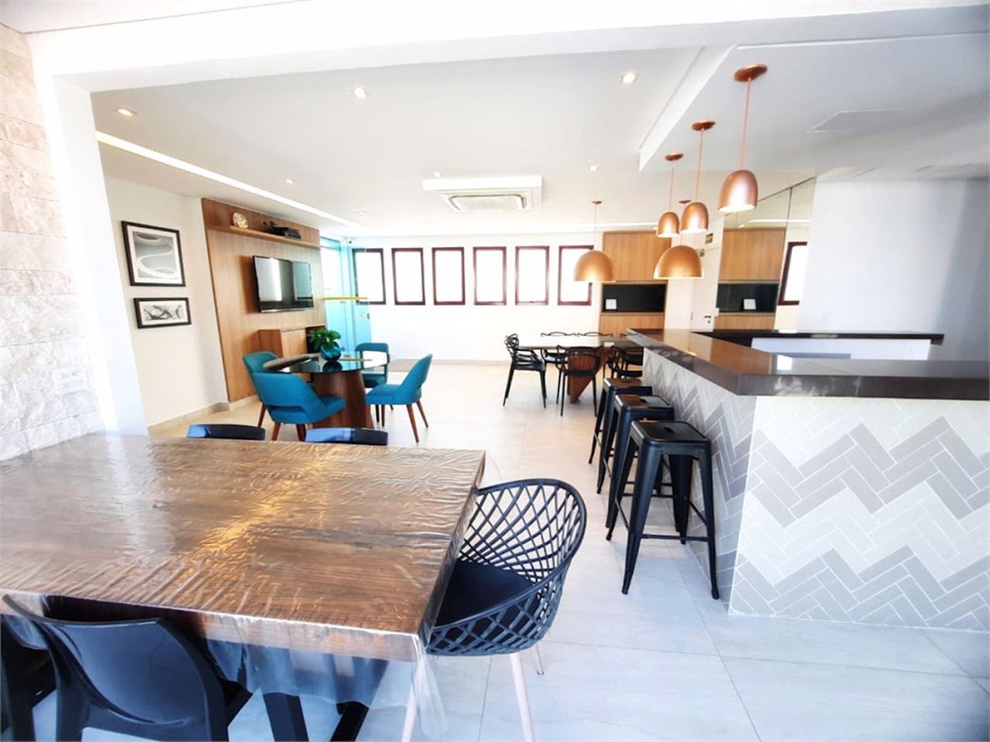Apartamento Residencial à venda, Pitangueiras, Guarujá - AP0136.
