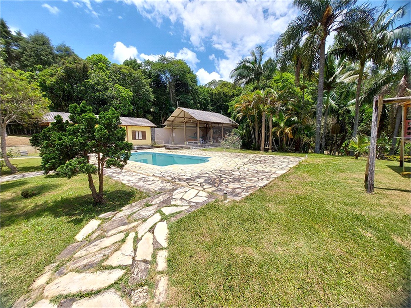 Casa à venda com 4 quartos, sendo 1 suíte, no Centro, Ibiúna, SP