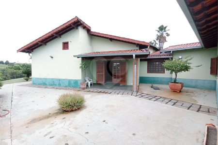 Casa à venda com 4 suítes no condomínio Estância Marambaia, Vinhedo - SP