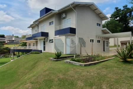 Casa à venda com 5 suítes no condomínio Vila Hípica I, Vinhedo - SP