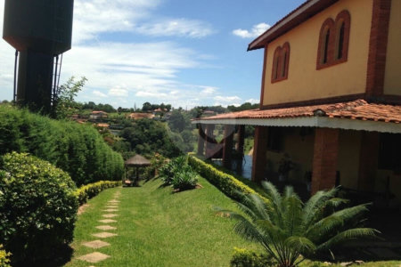 Casa à venda com 3 quartos, sendo 1 suíte,  no condomínio Vista Alegre, Bom Jesus dos Perdões - SP
