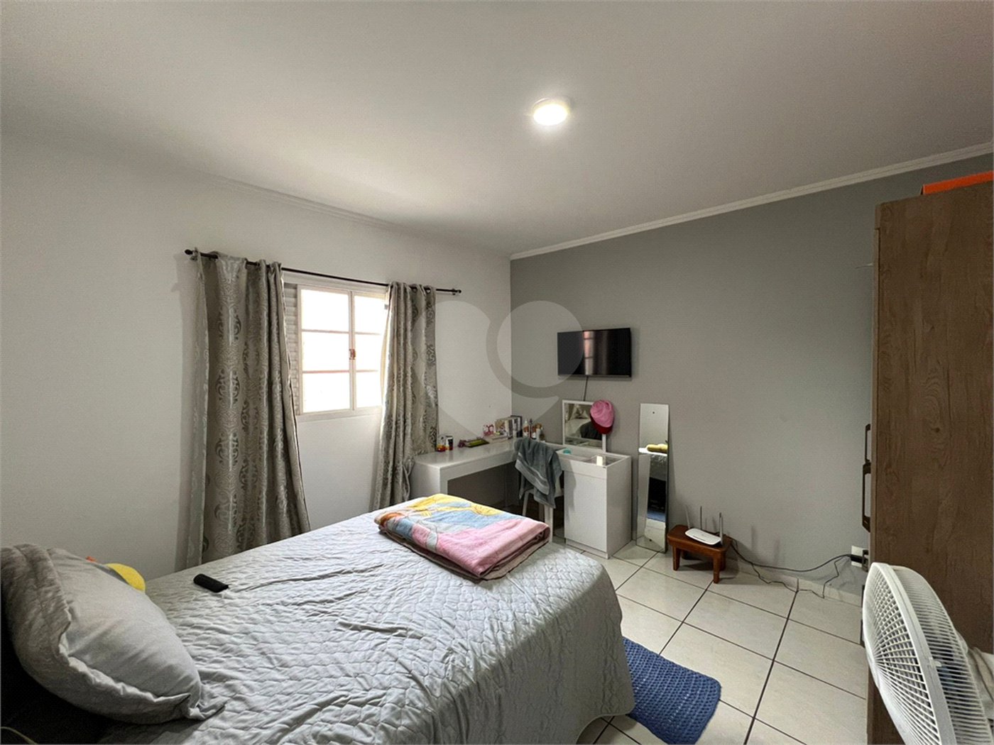 Sobrado à venda com 3 quartos, sendo 1 suíte, em Lopes de Oliveira, Sorocaba, SP