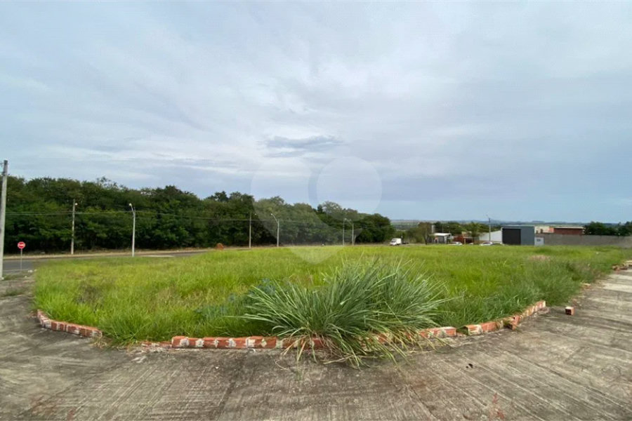 Quadra à venda na av. Rio das Pedras com 3.444 m² divido em 13 lotes bairro Altos do Taquaral