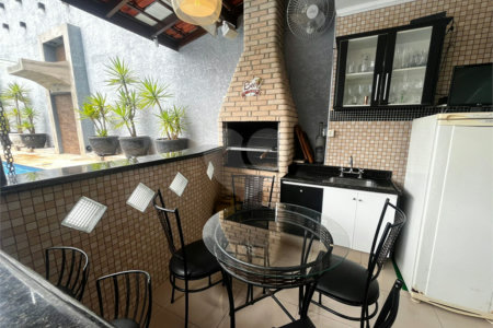 Casa à venda com 6 quartos, sendo 3 suítes, no Centro, Itapetininga, SP