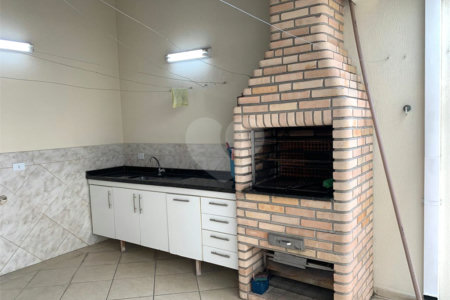Sobrado à venda com 4 quartos, sendo 1 suíte, em Vila Campo Grande, São Paulo, SP