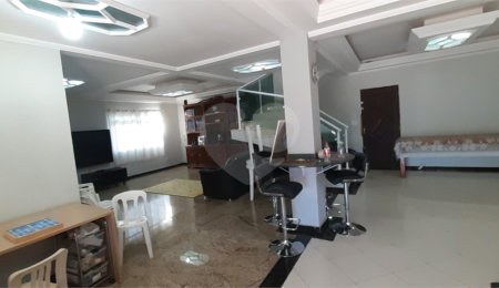 Casa à venda com 4 quartos, sendo 1 suíte, no Centro, Bom Jesus dos Perdões, SP
