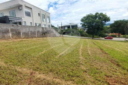 Terreno à venda no condomínio Figueira Garden, Atibaia - SP