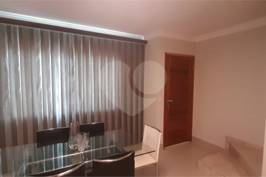 Casa à venda com 3 quartos, sendo 2 suítes, no condomínio Mário Araújo, São Paulo - SP