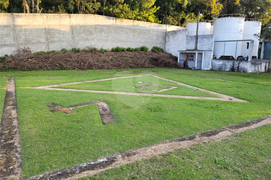 Casa à venda com 6 quartos, sendo 4 suítes, no condomínio Suíça da Cantareira, Mairiporã - SP