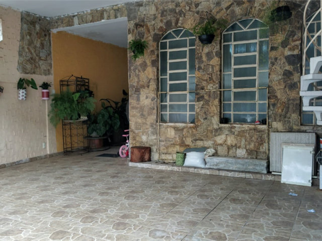 Sobrado à venda com 3 quartos, sendo 1 suíte,  em Jardim Tabatinga, Guarulhos, SP