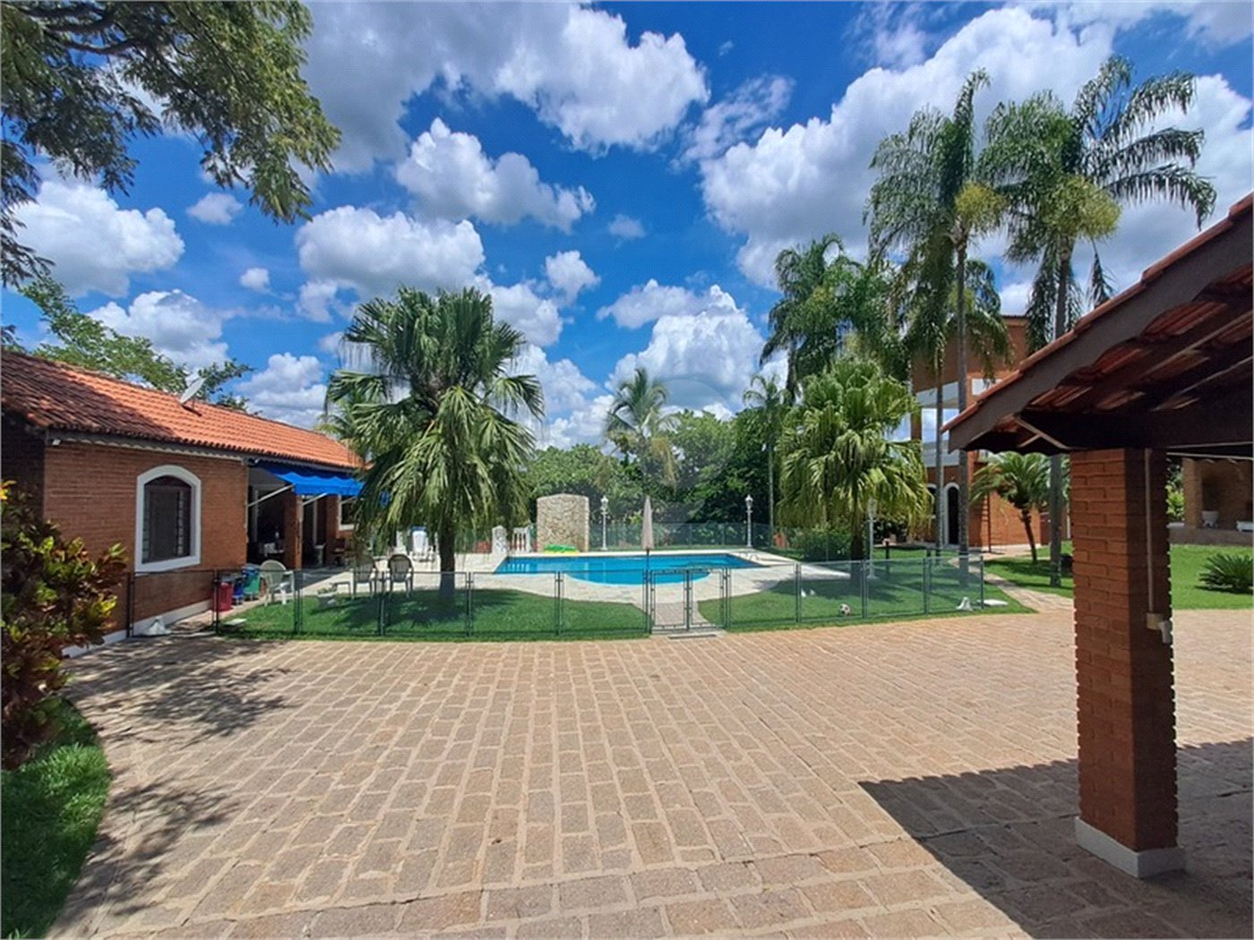 Casa à venda com 3 quartos, sendo 1 suíte, no condomínio Residencial Vale das Laranjeiras, Indaiatuba - SP