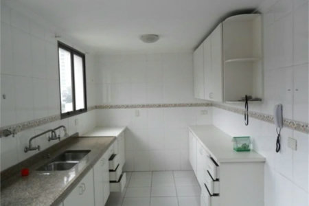 Apartamento à venda com 4 quartos, sendo 1 suíte,  em Vila Andrade, São Paulo, SP