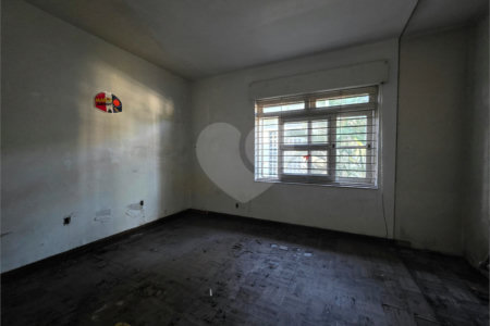 Casa à venda com 4 quartos, sendo 1 suíte, em Indianópolis, São Paulo, SP