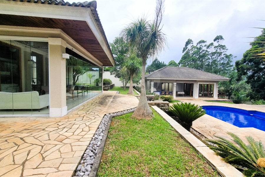 Casa à venda ou para alugar com 5 suítes em Serra da Cantareira, Mairiporã, SP