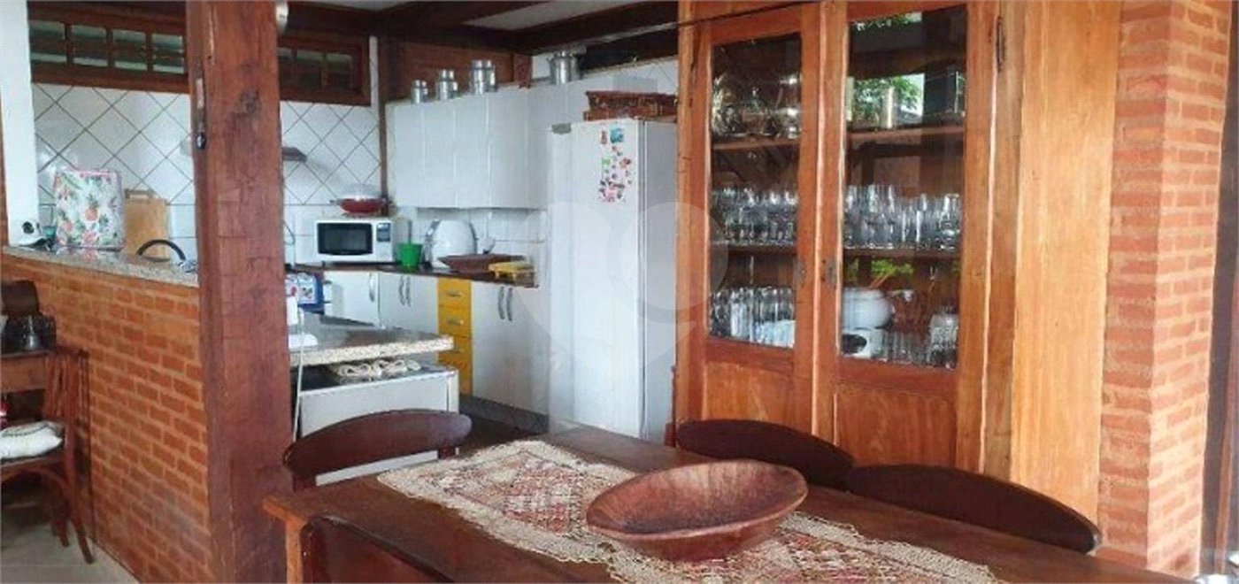 Casa à venda com 3 quartos, sendo 1 suíte, no condomínio Terras de São Francisco, Vinhedo - SP