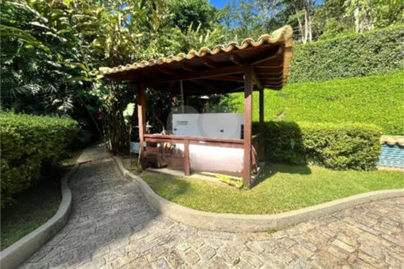 Casa à venda com 4 suítes no condomínio Quinta do Lago, Petrópolis - RJ