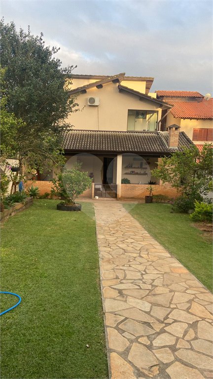 Sobrado à venda com 3 quartos, sendo 1 suíte,  em Vila Suissa, Mogi das Cruzes, SP