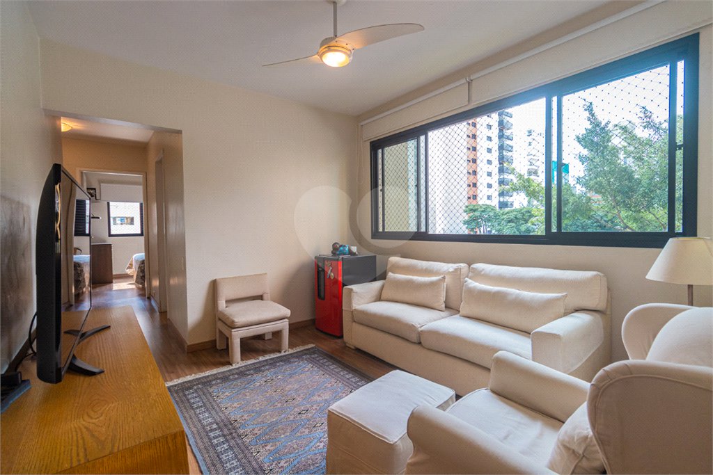 Apartamento à venda com 3 quartos, sendo 1 suíte, em Moema, São Paulo, SP