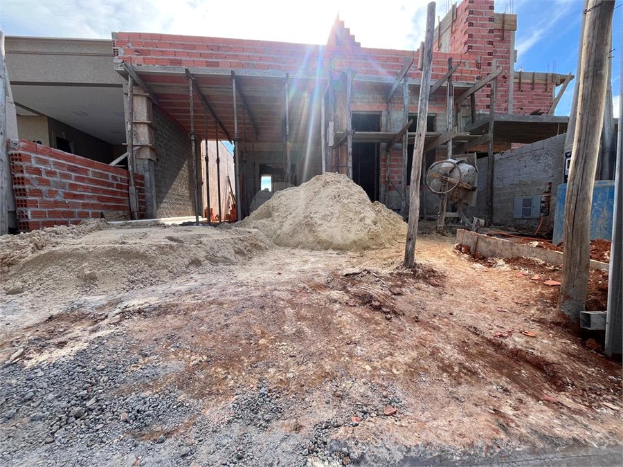 Casa à venda com 2 quartos, sendo 1 suíte,  no condomínio Tivolli, Itapetininga - SP
