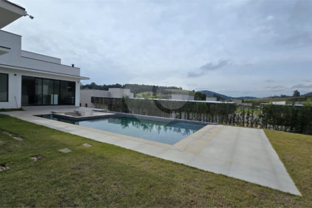 Casa à venda ou para alugar com 5 quartos, sendo 4 suítes,  no condomínio Equilibrium, Atibaia - SP
