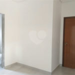 Casa à venda com 2 quartos, sendo 1 suíte, no condomínio Figueira Garden, Atibaia - SP