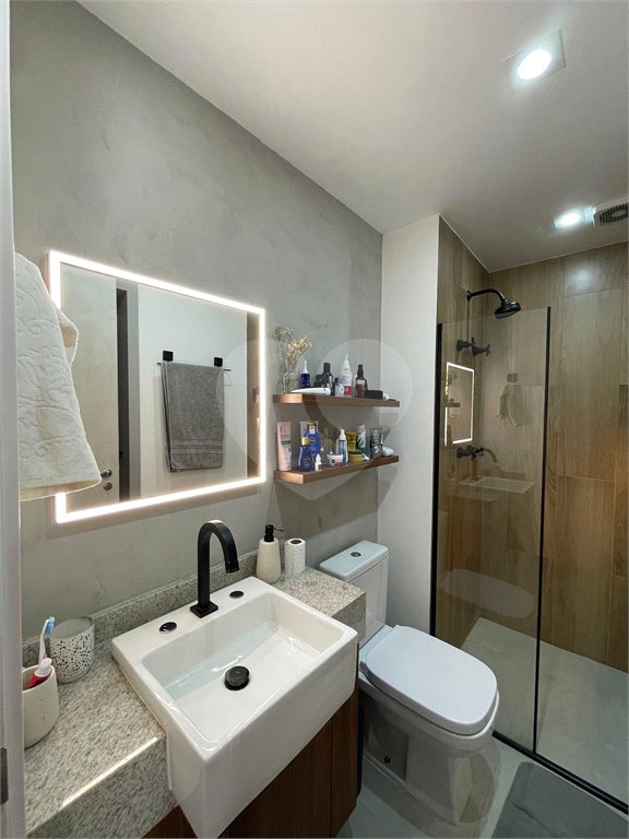 Apartamento à venda ou para alugar com 1 suíte em República, São Paulo, SP