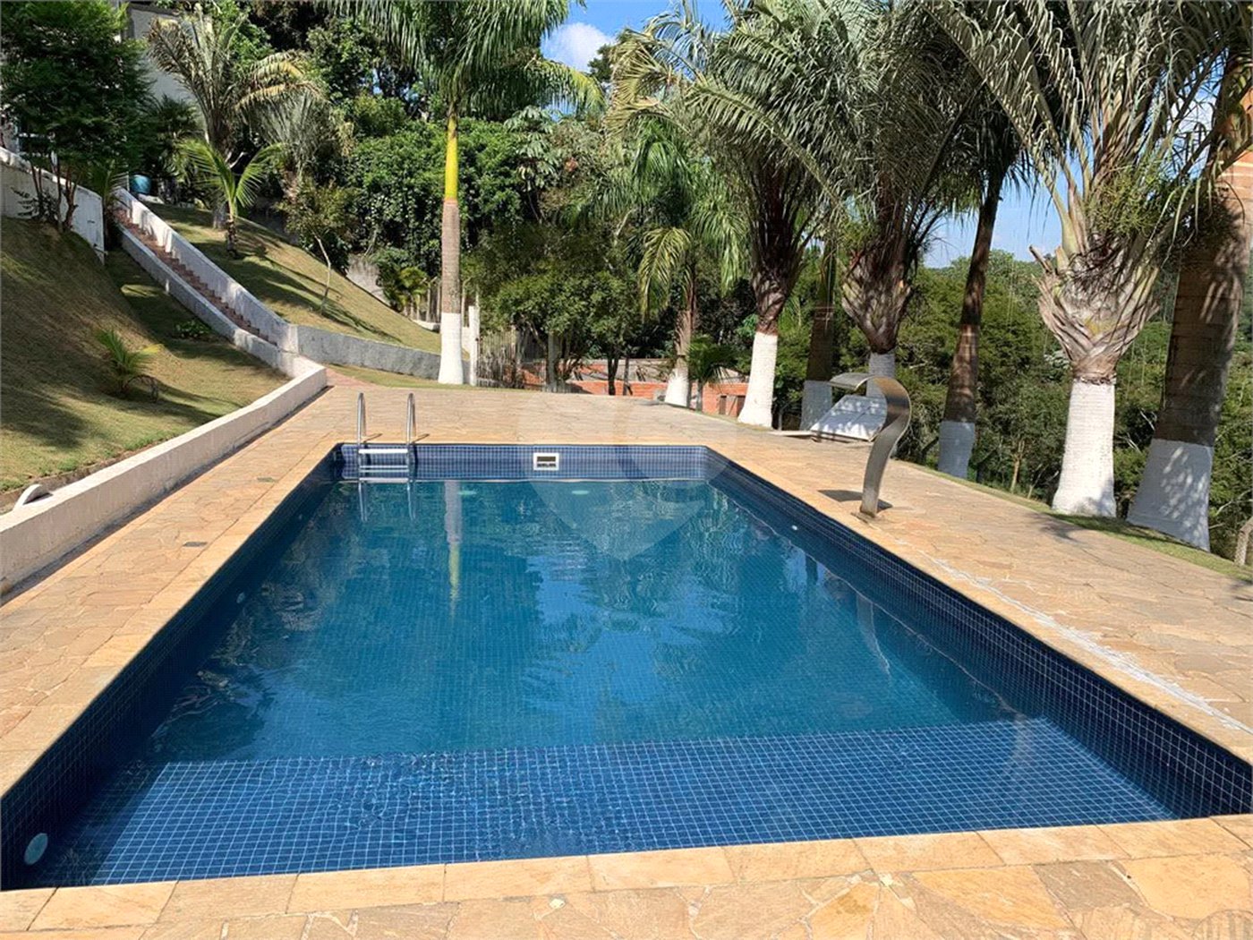 Chácara à venda ou para alugar com 5 quartos, sendo 4 suítes,  em Ouro Fino, Santa Isabel, SP