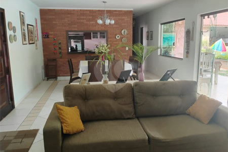 Casa à venda com 3 quartos, sendo 1 suíte,  em Vila Suissa, Mogi das Cruzes, SP