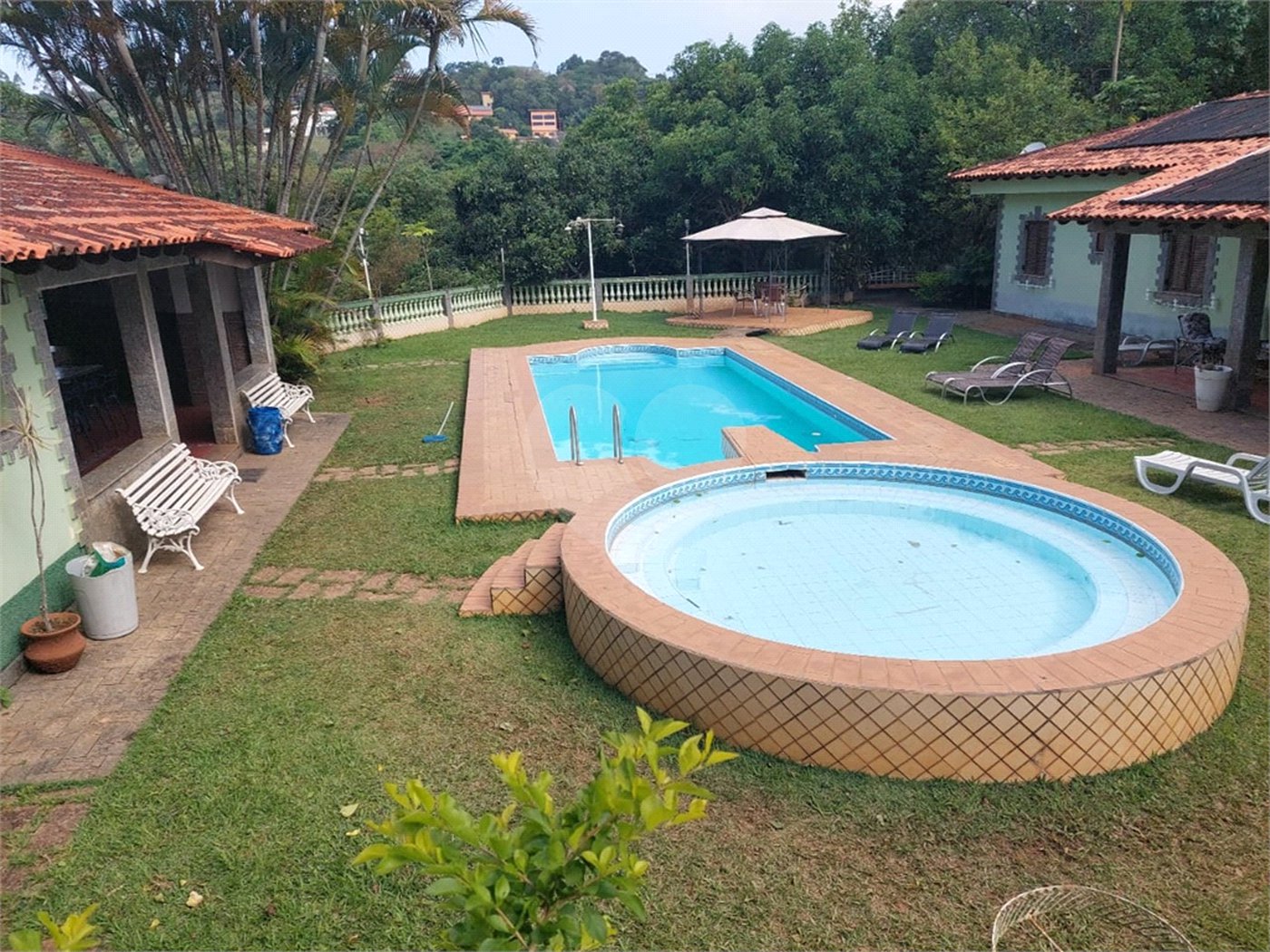 Casa à venda ou para alugar com 5 quartos, sendo 2 suítes, no condomínio Restinga Verde, São Roque - SP