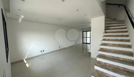 Sobrado à venda com 3 quartos, sendo 1 suíte,  em Jardim Esperança, Mogi das Cruzes, SP