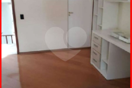 Sobrado à venda com 3 suítes em Lar São Paulo, São Paulo, SP