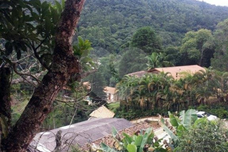 Casa à venda ou para alugar com 4 quartos, sendo 1 suíte, no condomínio Estrada Armando Barbosa ,6300, Mairiporã - SP