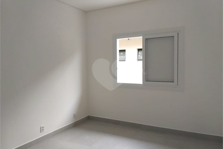 Casa à venda com 2 quartos, sendo 1 suíte, no condomínio Figueira Garden, Atibaia - SP