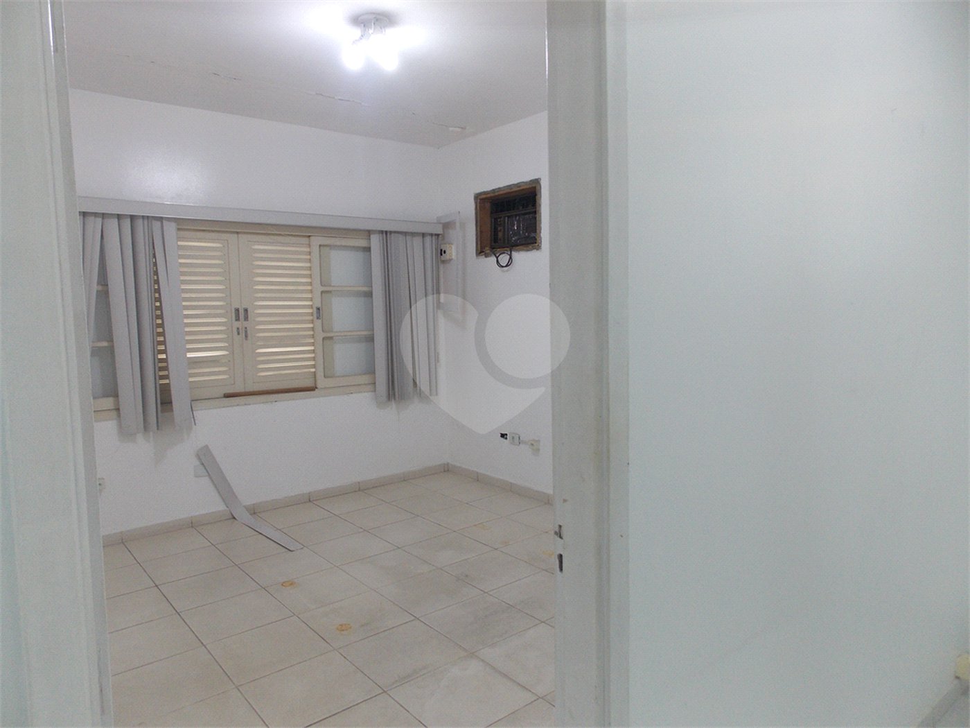 Casa à venda ou para alugar com 15 quartos, sendo 5 suítes,  no Centro, Atibaia, SP