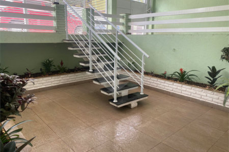 Casa à venda com 3 suítes em Vila Oceania, Poá, SP
