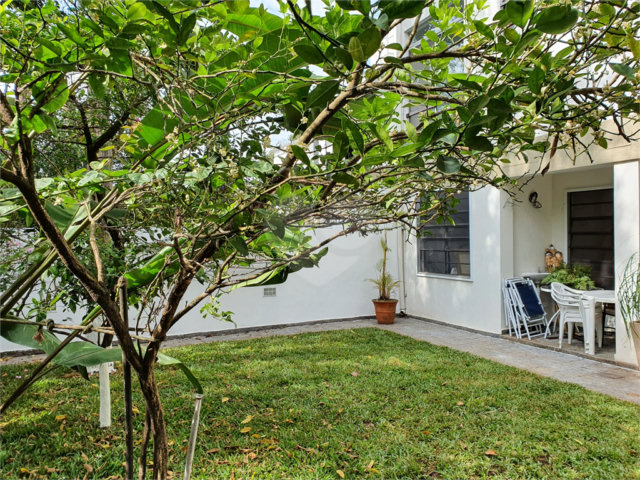 Sobrado à venda com 4 quartos, sendo 2 suítes,  em Alto da Boa Vista, São Paulo, SP